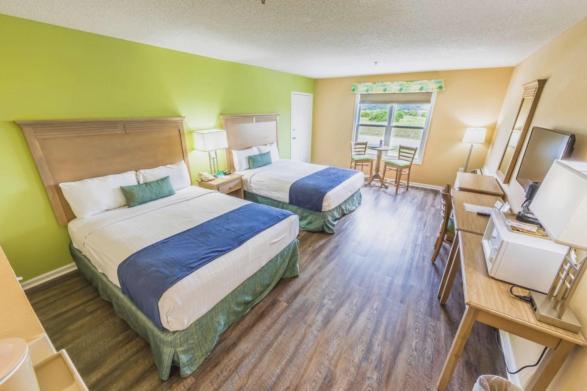 The Islander 3* Ocean Isle Beach
